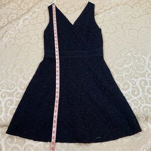 Loft Elegant Black Lace Sleeveless Dress Sz 2 V-neck Zip Back Fully Line…